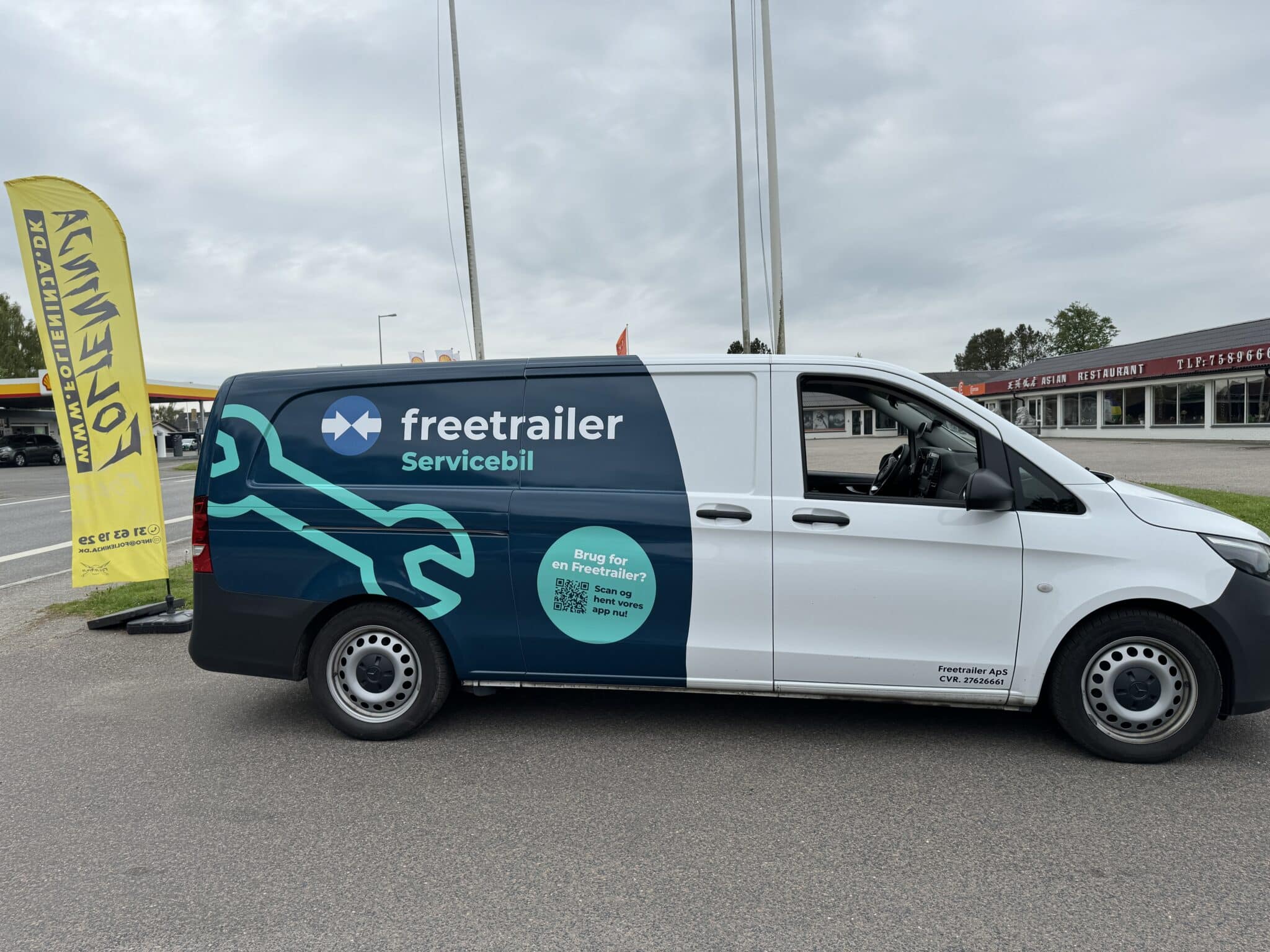 Firmabil med FreeTrailer bilreklame